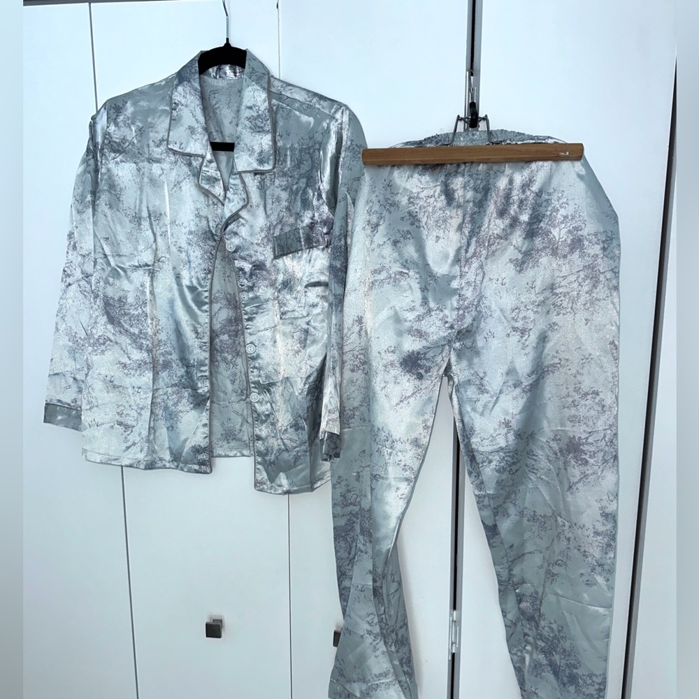 New 2 Women's Pajama Sets